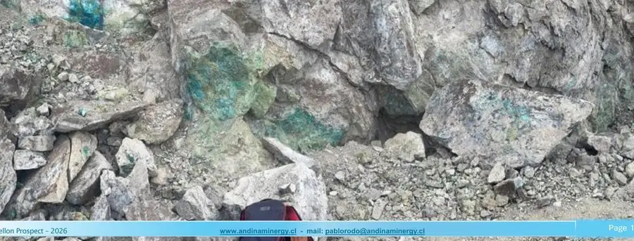 Óxidos de cobre en afloramiento del prospecto Rama